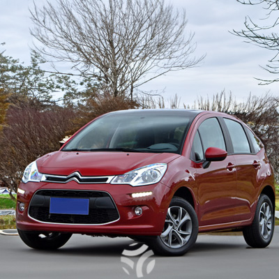Citroën C3 vs Tesla Model 3 : un choix entre économie et modernité électrique. Citroën C3 vs Tesla Model 3